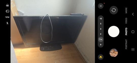 Heinsen 43 " TV With Universal Remote it works fine