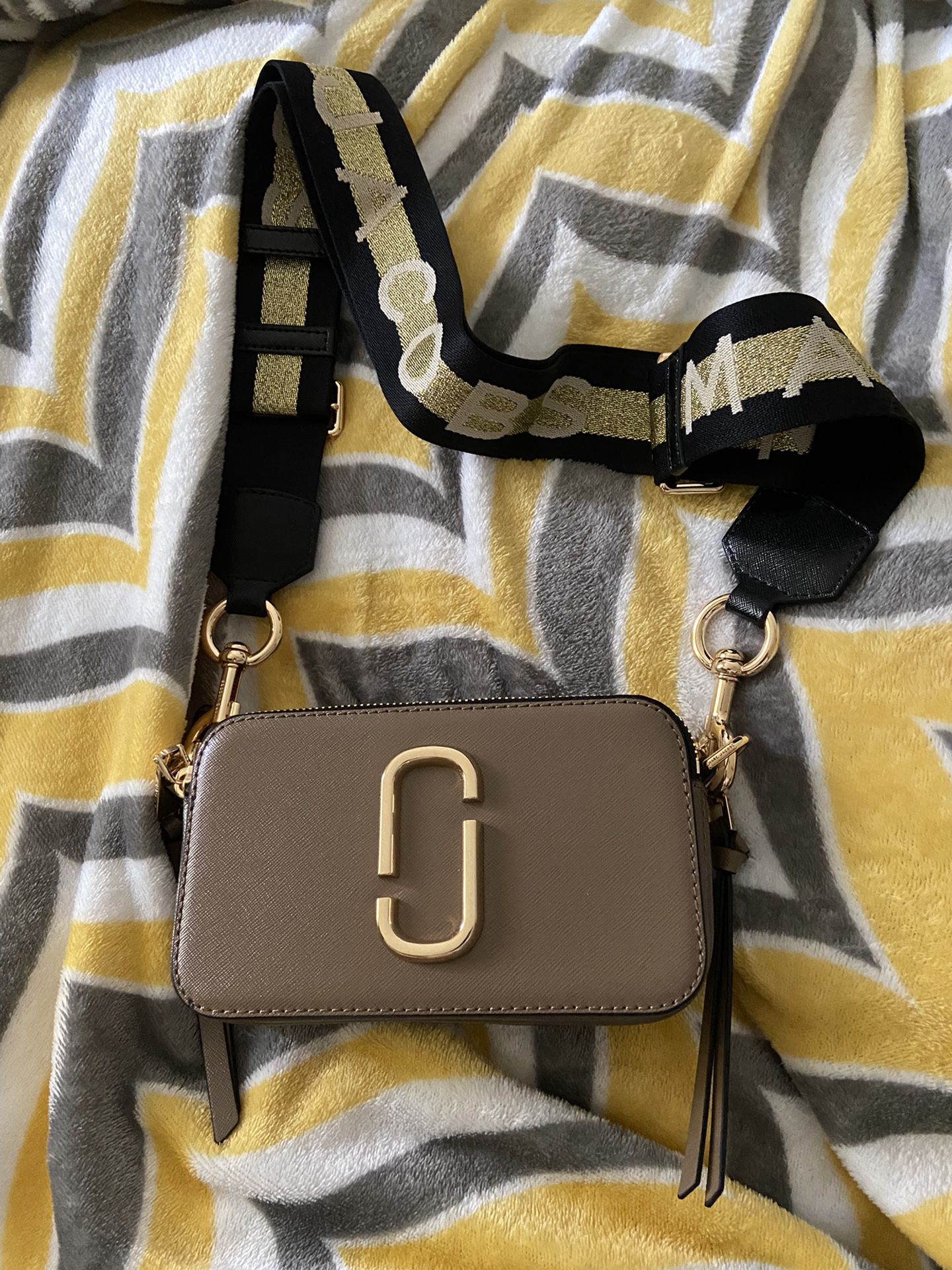 MARC JACOBS FRENCH GREY MULTI SNAPSHOT PURSE