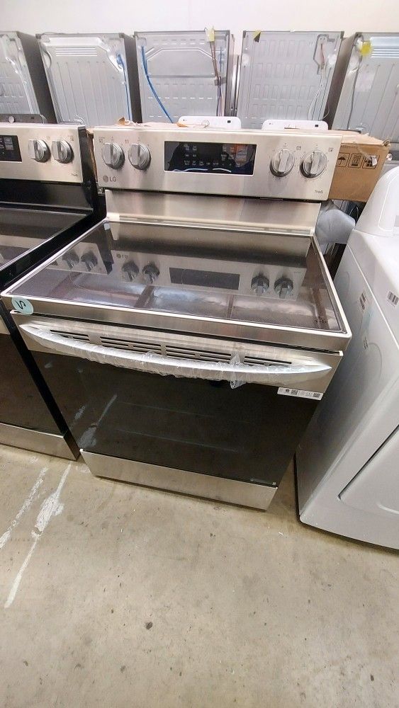 LG Electric Range/ Air Fry