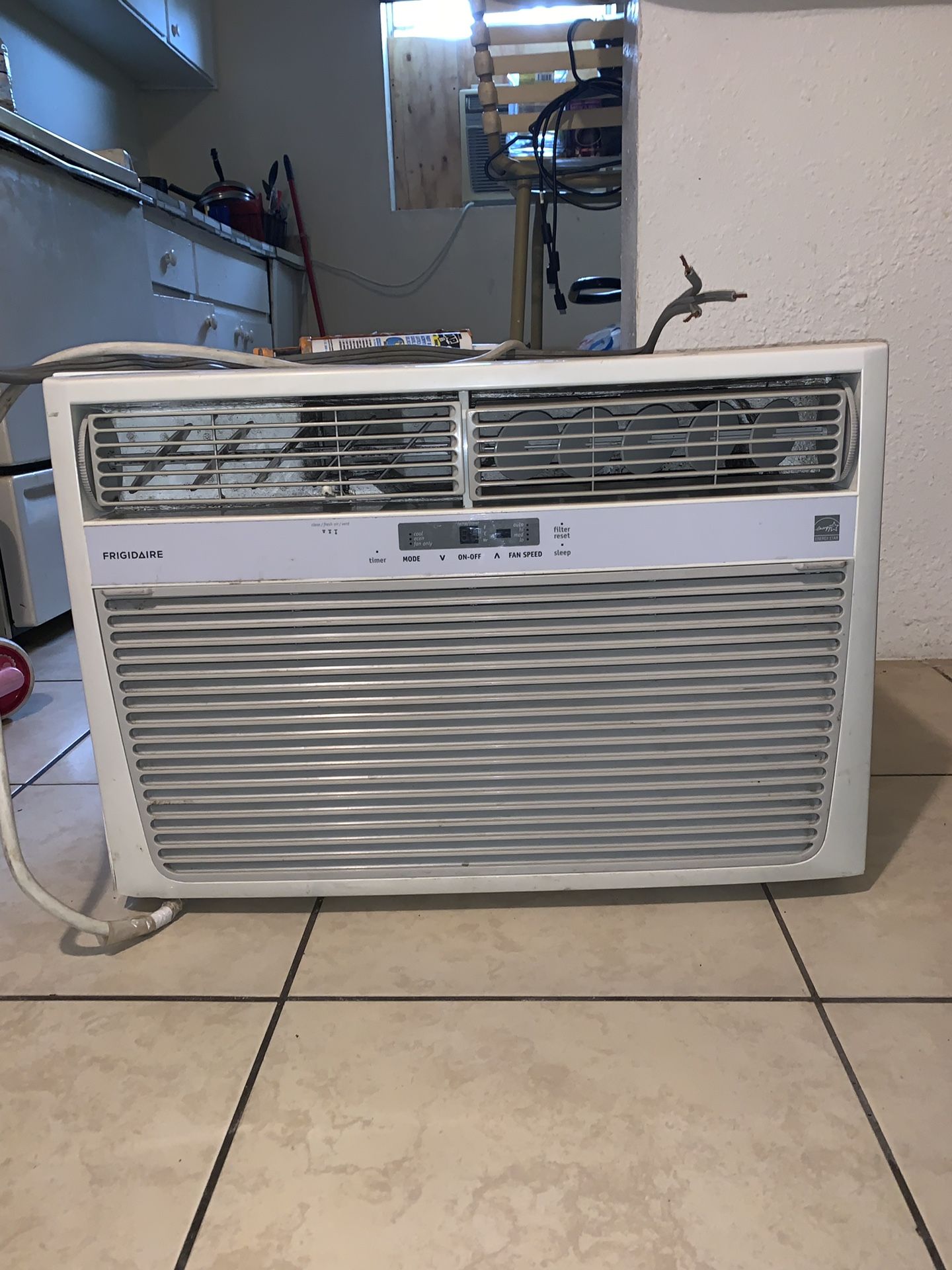 Ac Unit Frigidaire 18,500btu