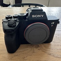 Sony a7R IV Camera Body