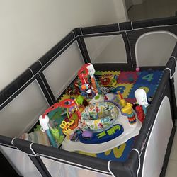 Play Pen With Mats 