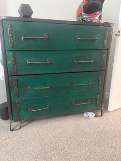 Dresser