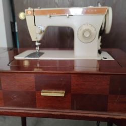 Singer Sewing Machine 