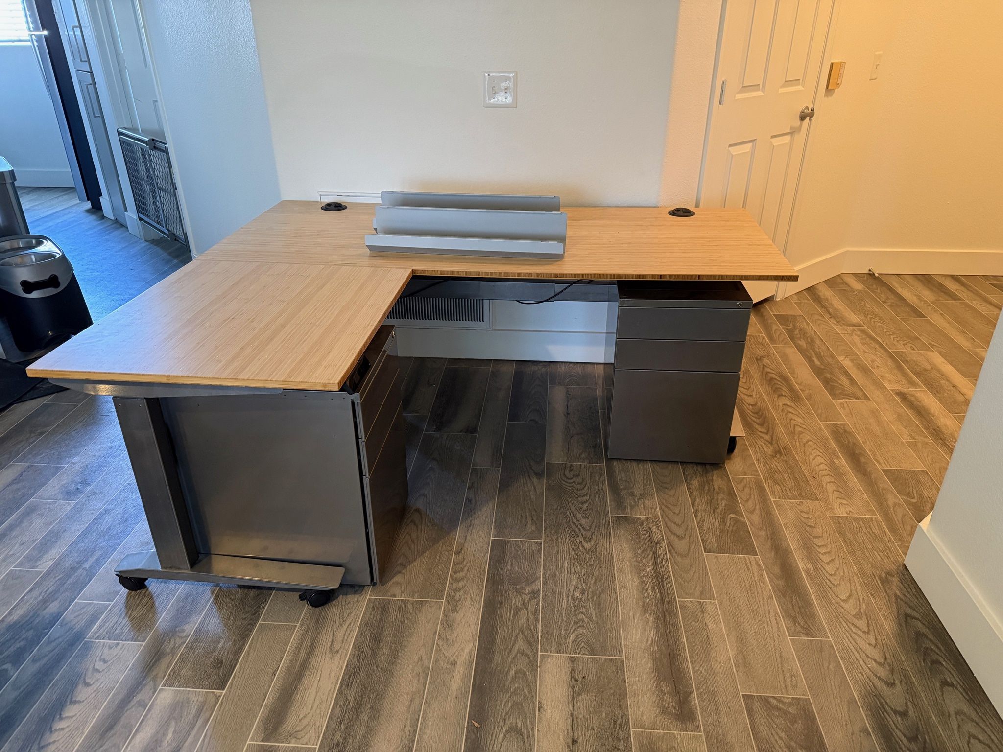 Jarvis Standing / Seated Adjustable Desk