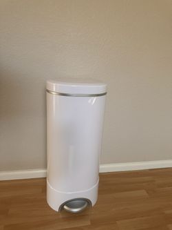 Munchkin Diaper pail