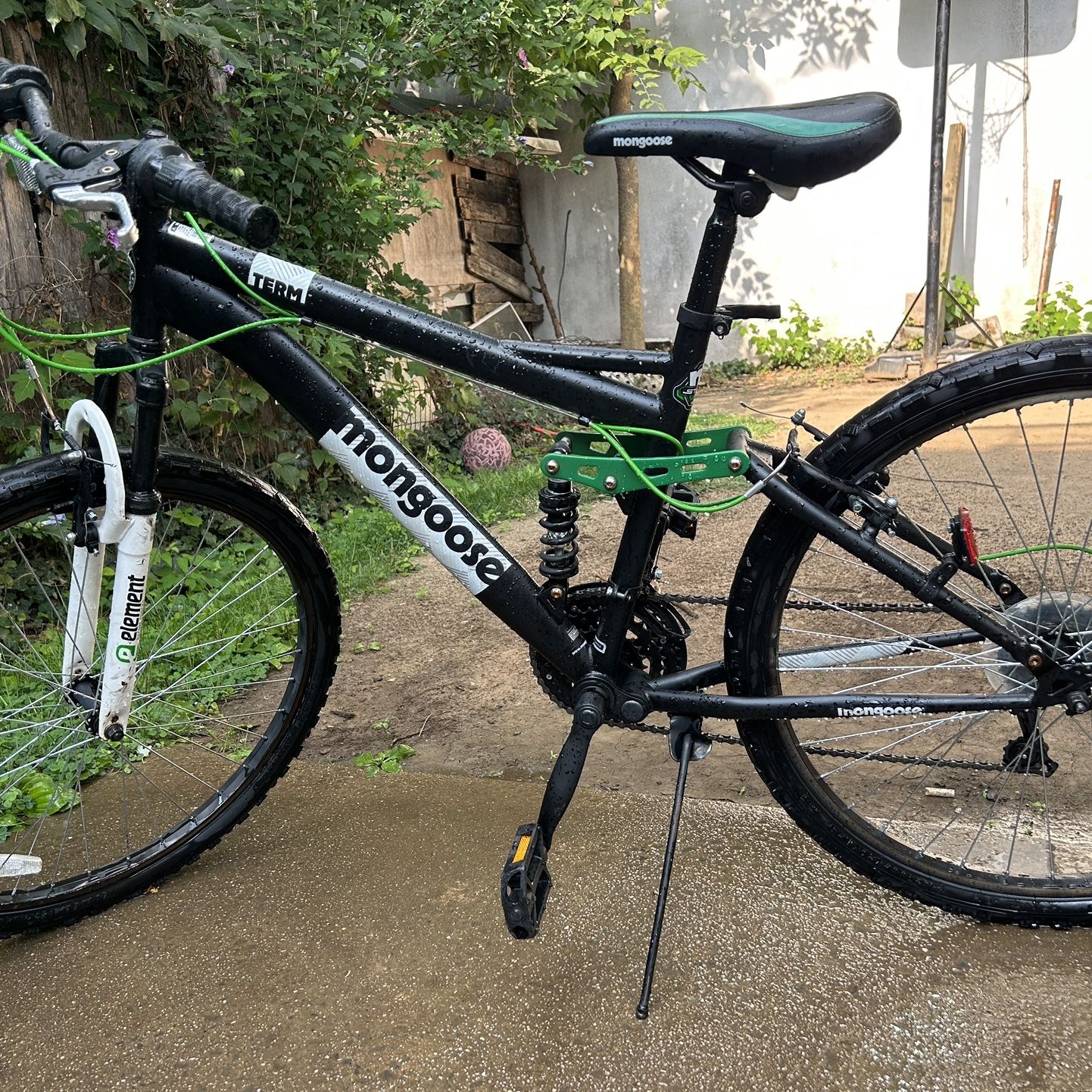 Mongoose element mountain bike 26 outlet