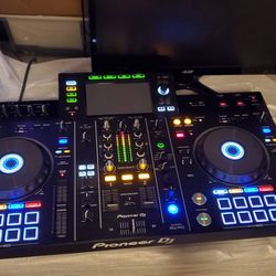 Pioneer XDJ RX2 DJ Controller 