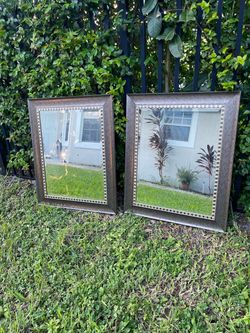 Set Of Wall Mirror 29”1/2W x 35”H in Good Condition $50 Firm on Price
