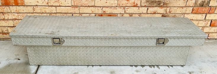 Daws Manufacturing Co. Diamond Tread Aluminum Truck Tool Box