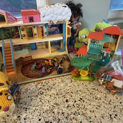 Selling ENCANTO toys