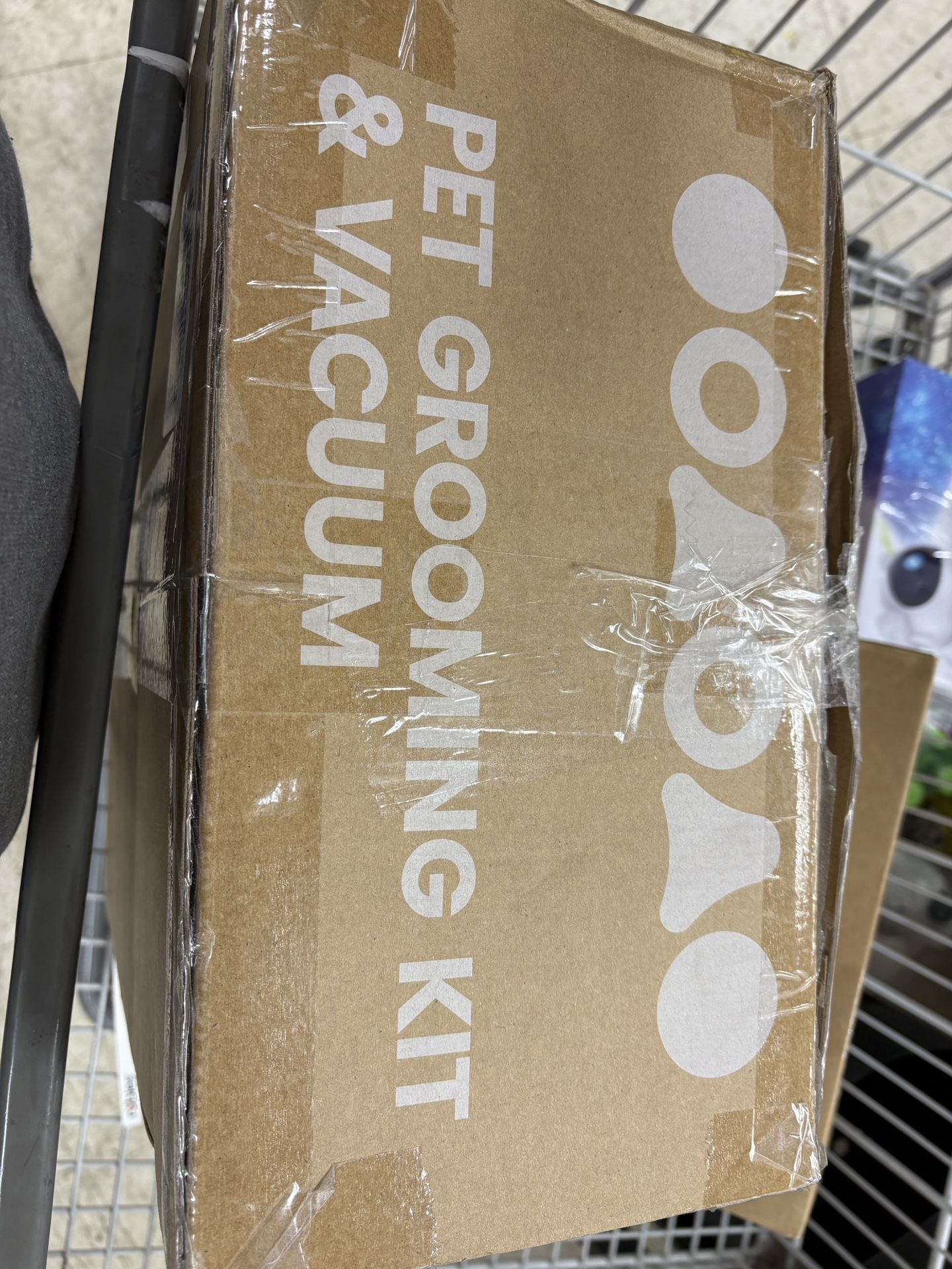 Pet Grooming, Kit And Vacuum