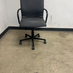 Steellcase Office Chairs 4 Available $65 Each