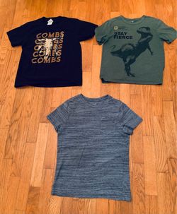 Boys Size M Shirt Bundle: Black Luke Combs, Green Gap National Geographic Dinosaur & Blue Heather