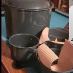 New never use pot set 4-piece // Juego de ollas esmaltadas de 4 piezas