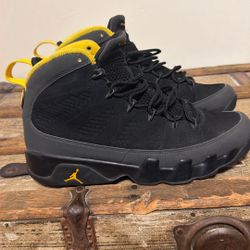 Jordan Retro University Gold 