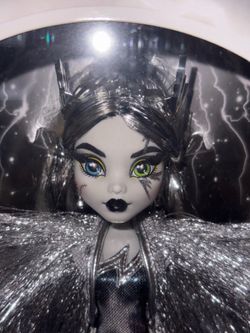 Open box monster high voltageous frankie