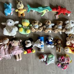 Baby plush toys and stuff med animals with Emirates goodies