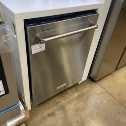 Stainless steel dishwasher KitchenAid 24 inch with handle and 3 racks