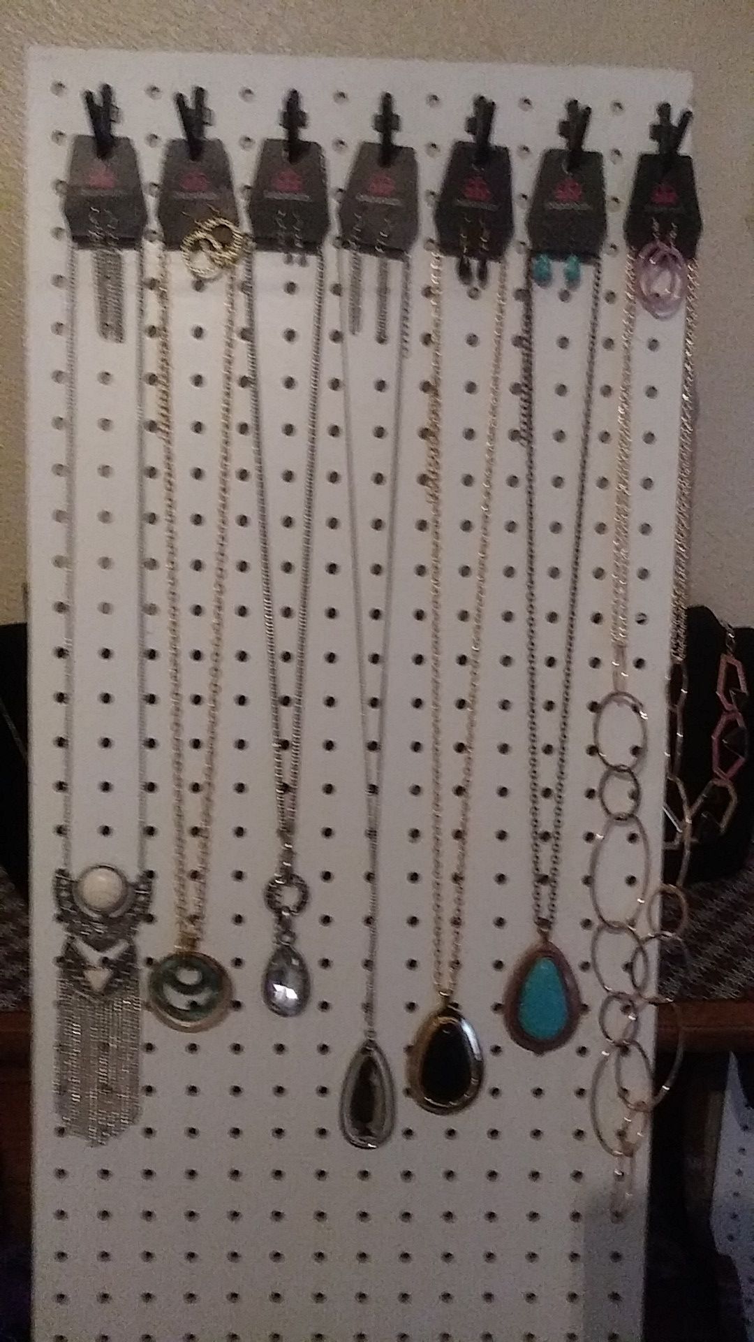 Paparazzi Jewelry 7 Neckles pick up only Porterville