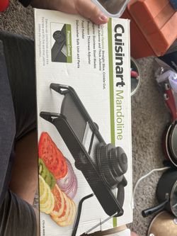 CUISINART MANDOLINE IN BOX USED 