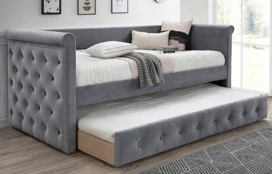 Beautiful Day Bed Couch New