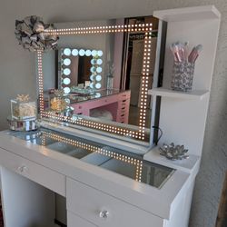 VANITY NEW WITH BLUETOOTH EXCELLENT QUALITY 