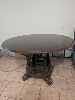 Ashley Furniture Alyssa 48" Round Dining Table"