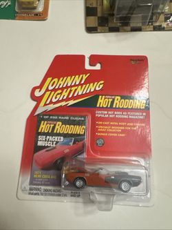 Johnny Lightning Popular Hot Rodding 1971 Hemi Cuda 440 White Lightning