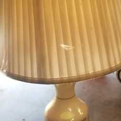 Vintage floral design table lamp