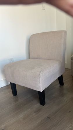 Armless chair