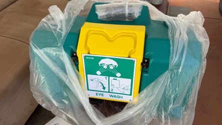 VEVOR Portable Eye Wash Station