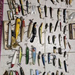 Vintage Fishing Lures More Than You Can See 