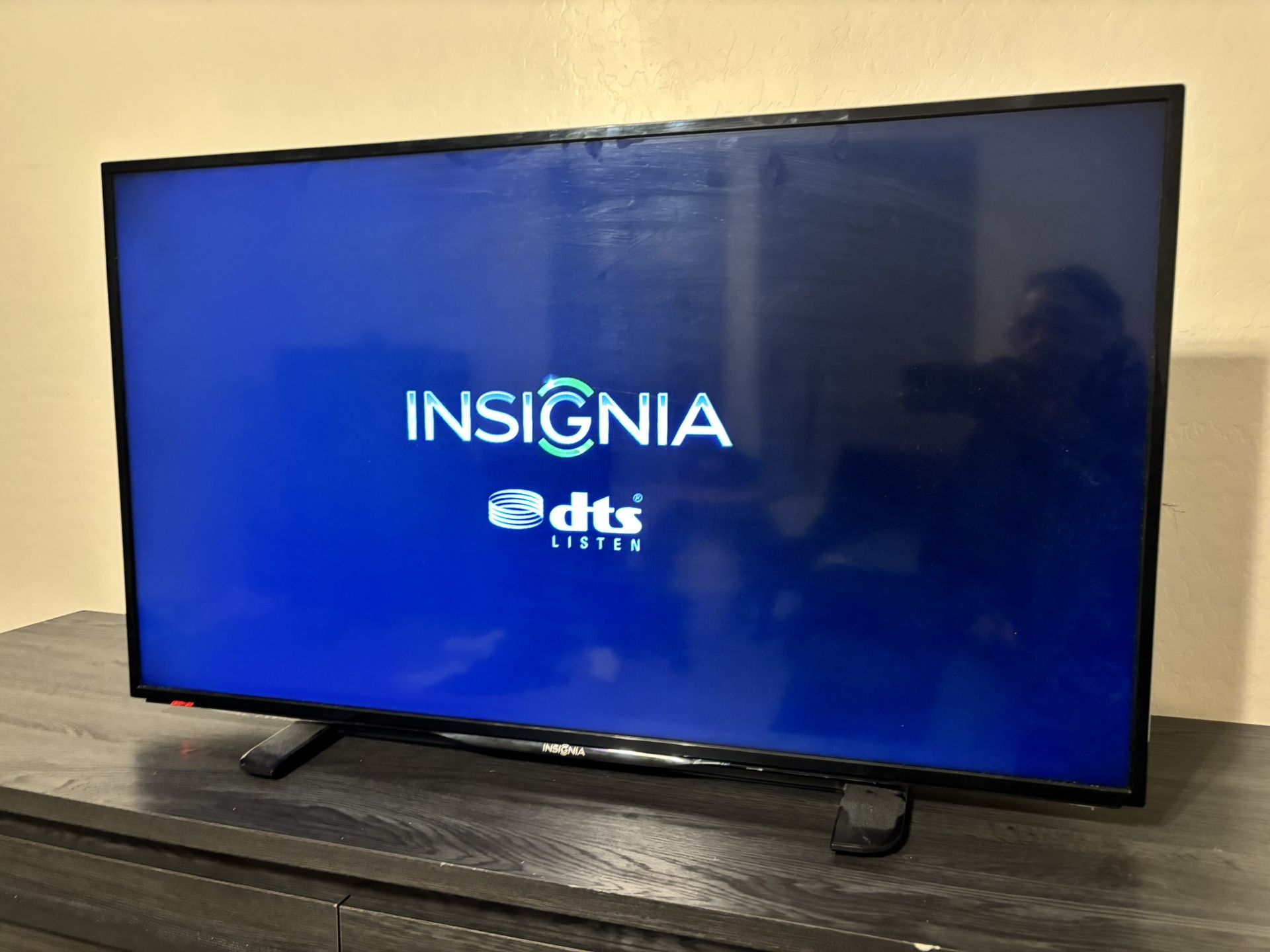 40” Insignia TV | No Power Cord Or Remote