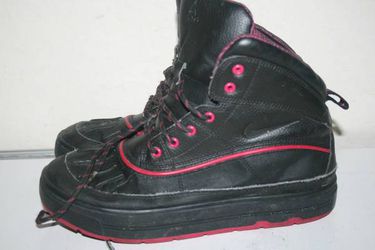 Big Girls Nike Woodside 2 High Boots Black/ Pink Size 6.5