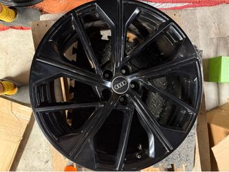 Audi original 10 spoke 21” rims.