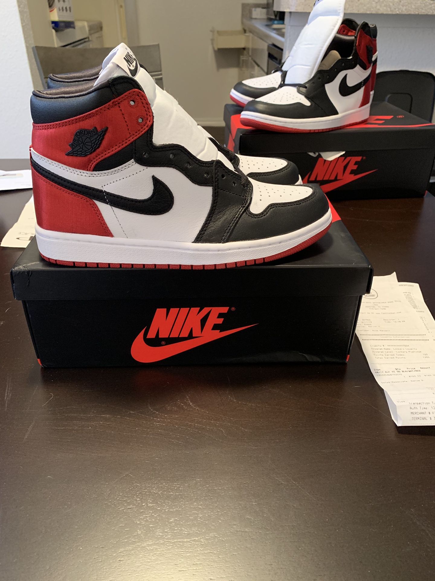 Air Jordan 1 "Satin Black toe" WMNS SZ .7