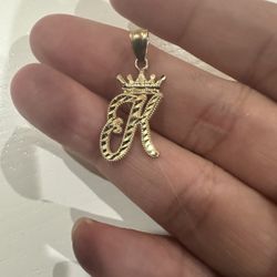 10 Kt Yellow Gold K Pendant With Crown