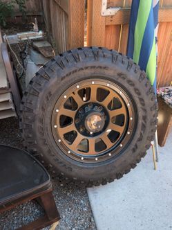 Set of 4 tires with wheels