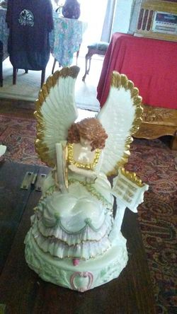 Angel figurine