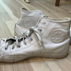 Converse White Leather High-Tops Women’s 11.5, Men’s 9.5