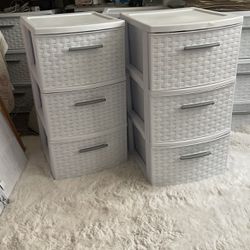 2 Plastic Drawers 30For 2