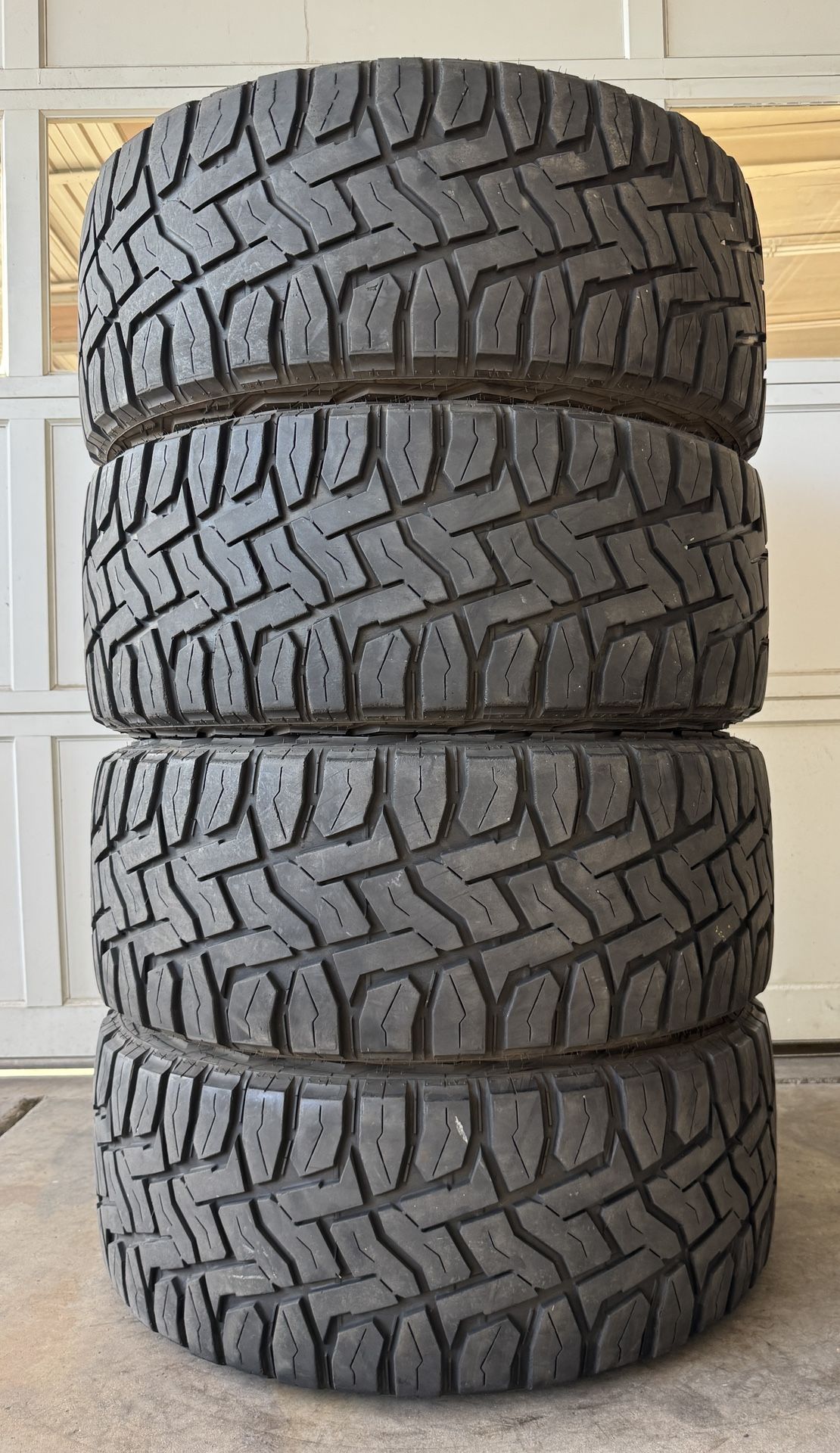 LT 305 55 20 Toyo R/T