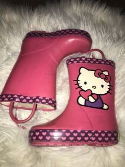 Size 7/8 HELLO KITTY rain boots 🌧 ☔️ 💕
