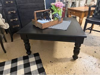 Broyhill Farmhouse Style Coffee Table