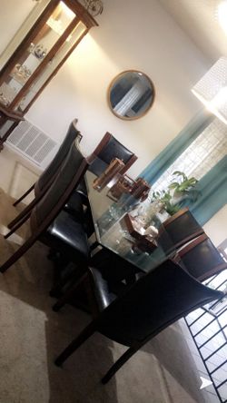 Dining table class +6 cheers like new