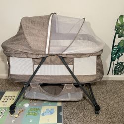 Baby bassinet- Great Condition