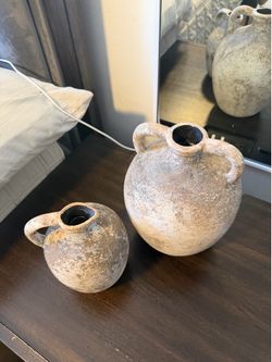 Brown vase case