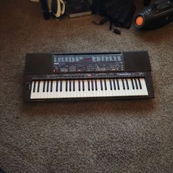 Yamaha PSR-500 Keyboard Piano 