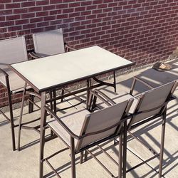 LIKE NEW ( 5 ) - COUNTER HEIGHT PIECE PATIO FURNITURE SET